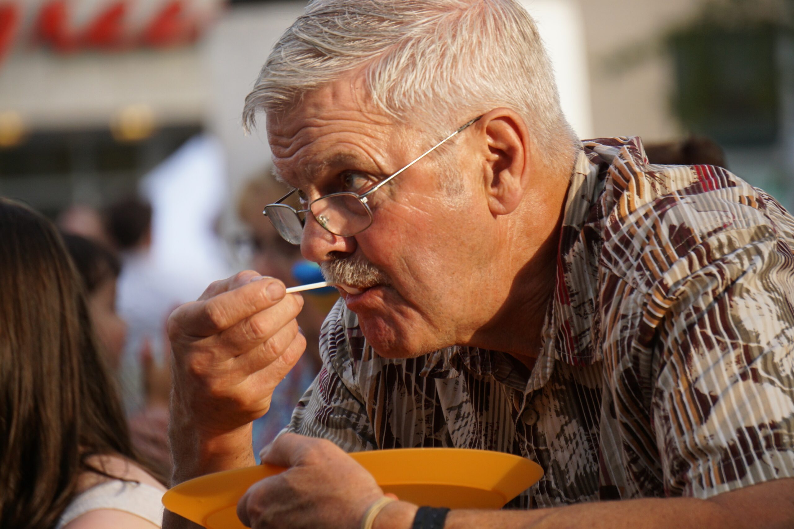 older man eating food to fight high cholesterol